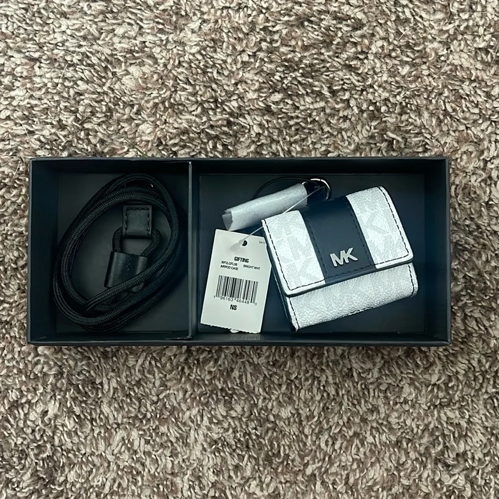 Michael Kors Gifting Expendable EARBUD Case MK Bright White